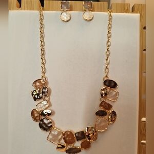 🩷 3/$15 2-piece shaped necklace & earring set in ivory & gold shades. NWOT
